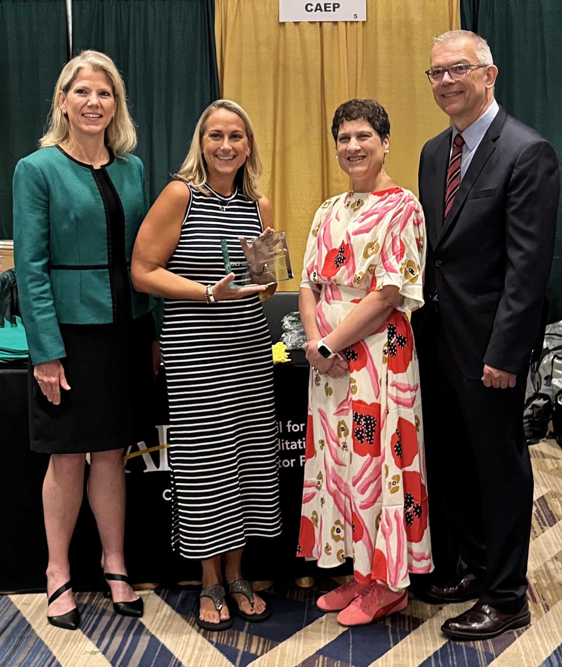 7562_CAEPCon award photo_SMALLER Dr. Lisa Bisogno (middle left) receives the Frank Murray Award.