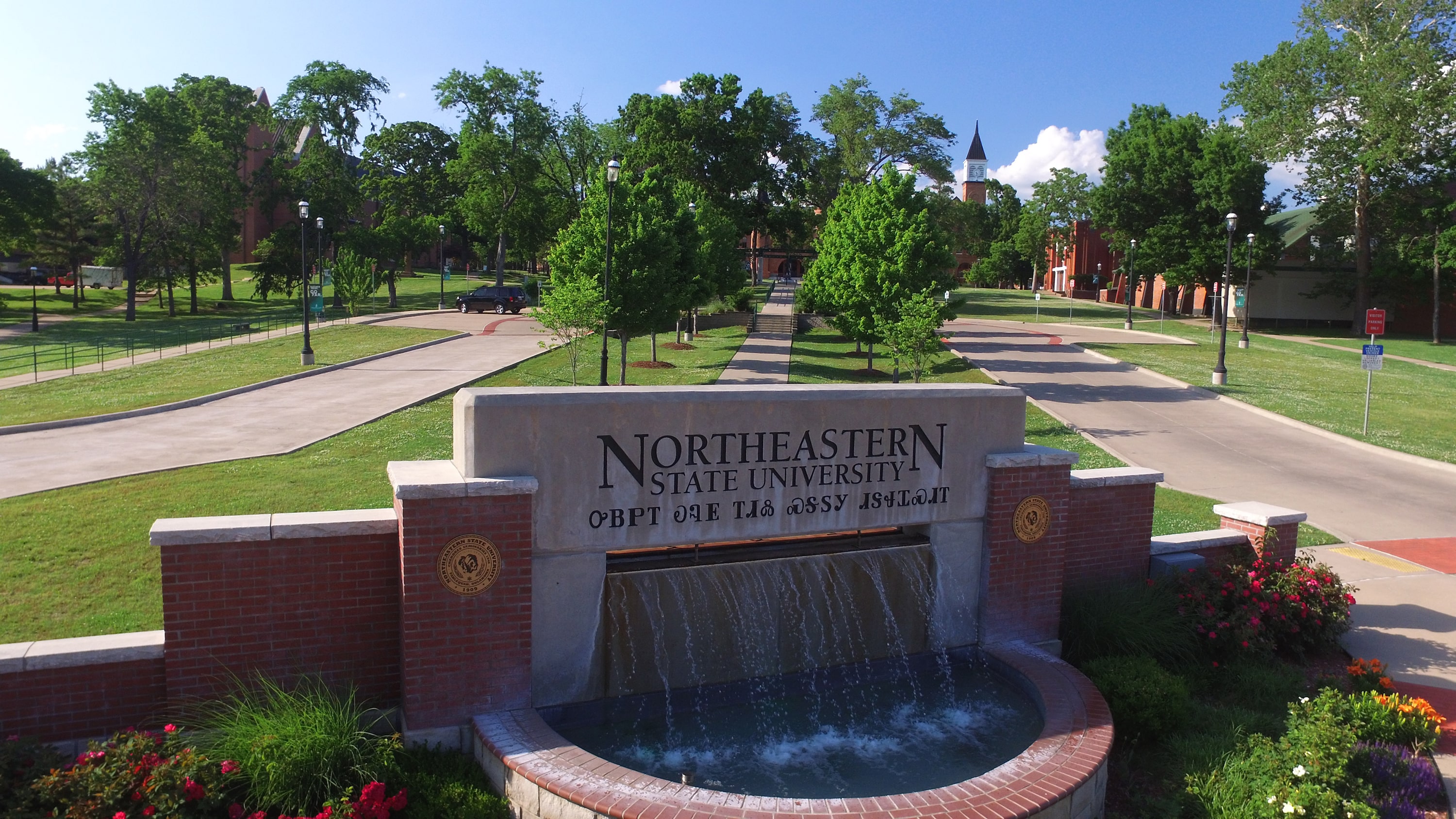 A image of the Tahlequah fountain and main entrance